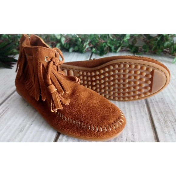 Minnetonka Women's Fringe Back Zip Sporty Rubber Sole Bootie - Picture 3 of 15